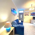 Homey Experience - City Dream Garden Apartment